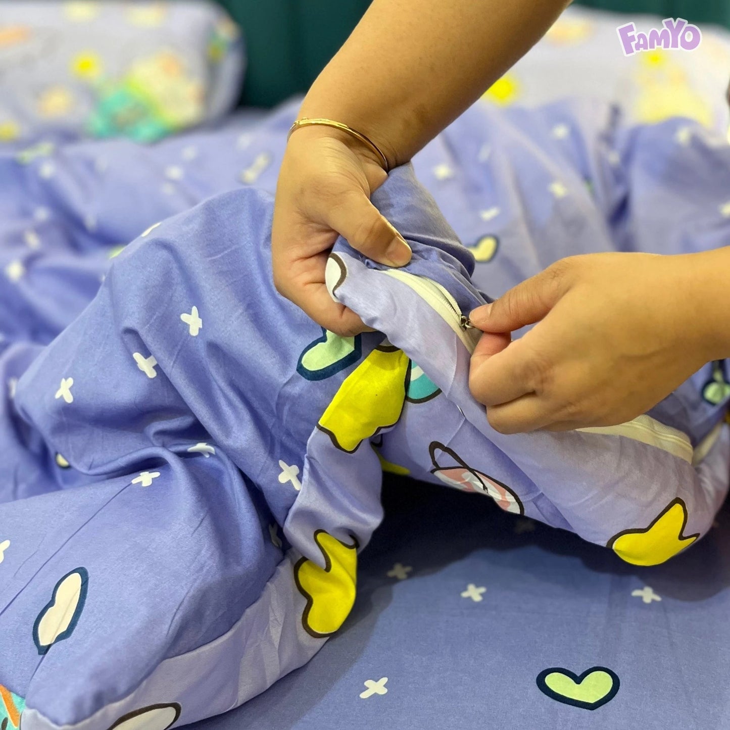 Famyo's Purple Astronaut Printed 4 Piece Bedding Set - Zipped Comforter Cover