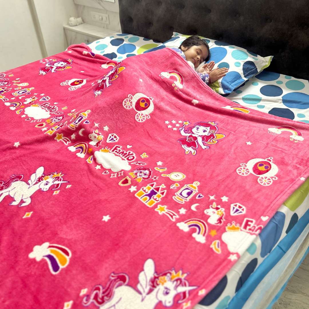 June the Unicorn Glow Blanket by Famyo – Soft Kids Blanket, Perfect Gift for Kids 0-15 years