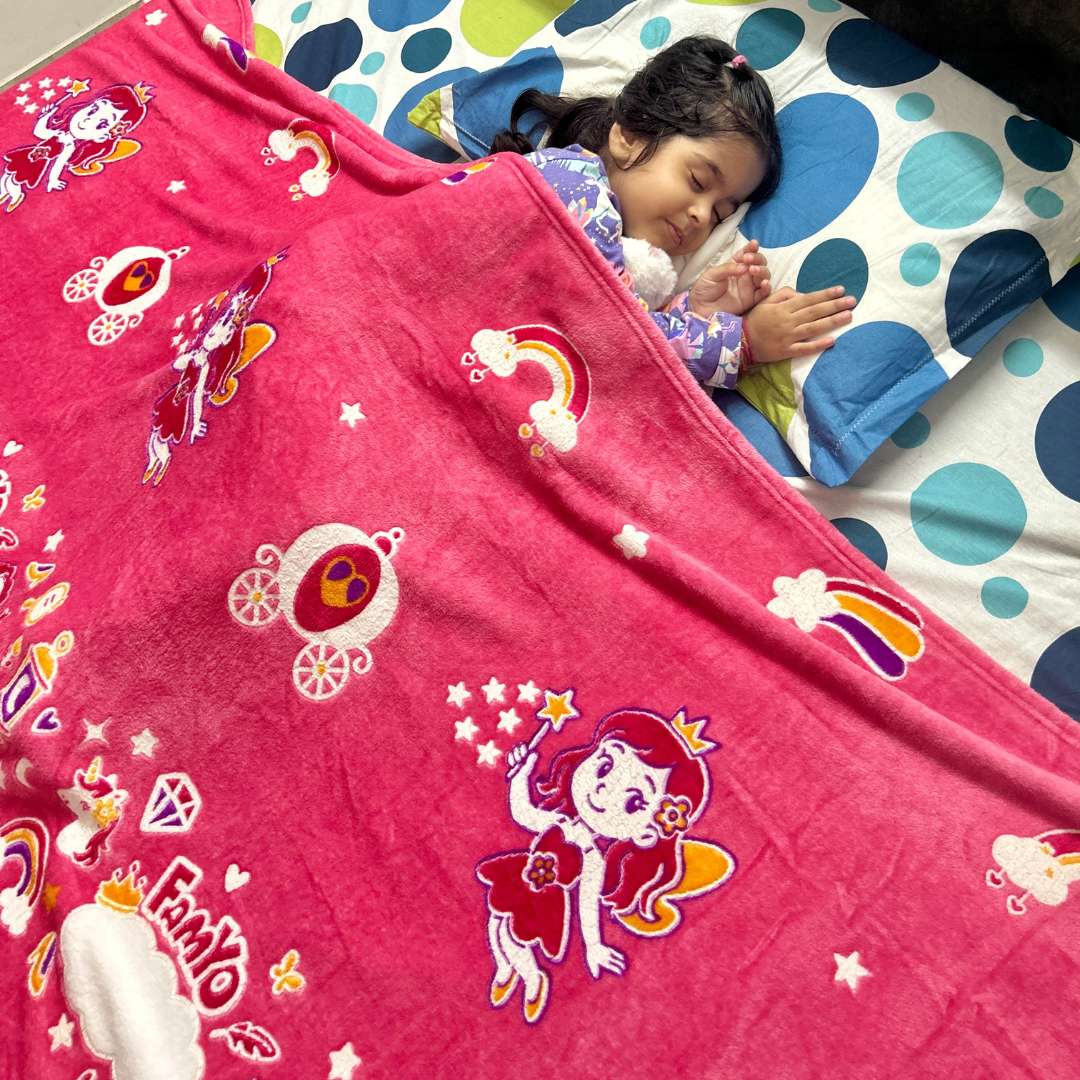 June the Unicorn Glow Blanket by Famyo – Soft Kids Blanket, Perfect Gift for Kids 0-15 years
