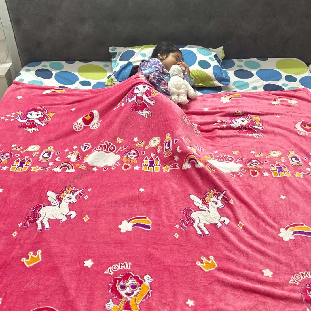 June the Unicorn Glow Blanket by Famyo – Soft Kids Blanket, Perfect Gift for Kids 0-15 years