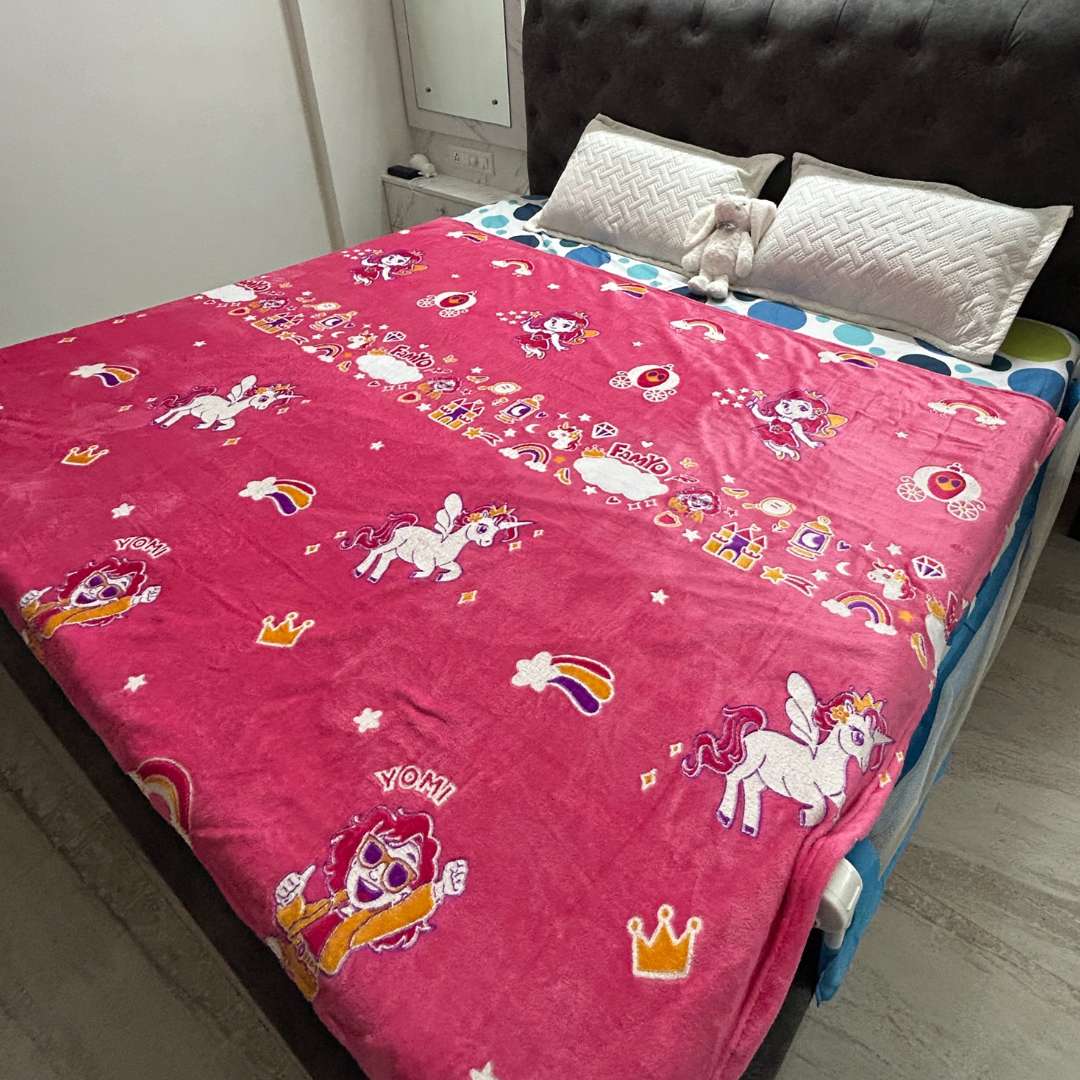 June the Unicorn Glow Blanket by Famyo – Soft Kids Blanket, Perfect Gift for Kids 0-15 years