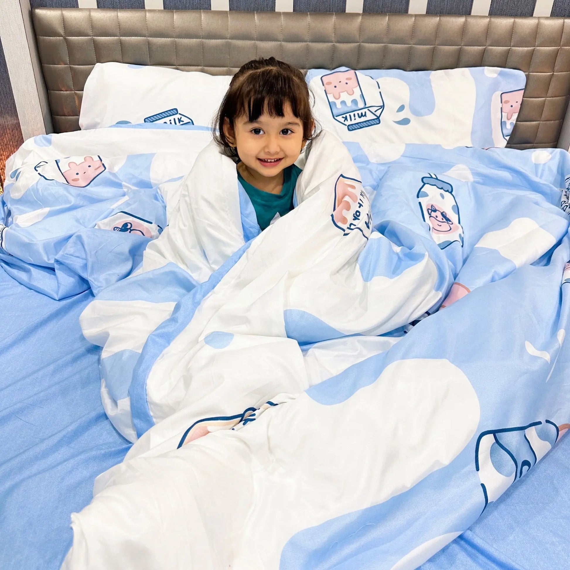 Famyo's bedsheets and duvets spread out for a fun and stylish room makeover