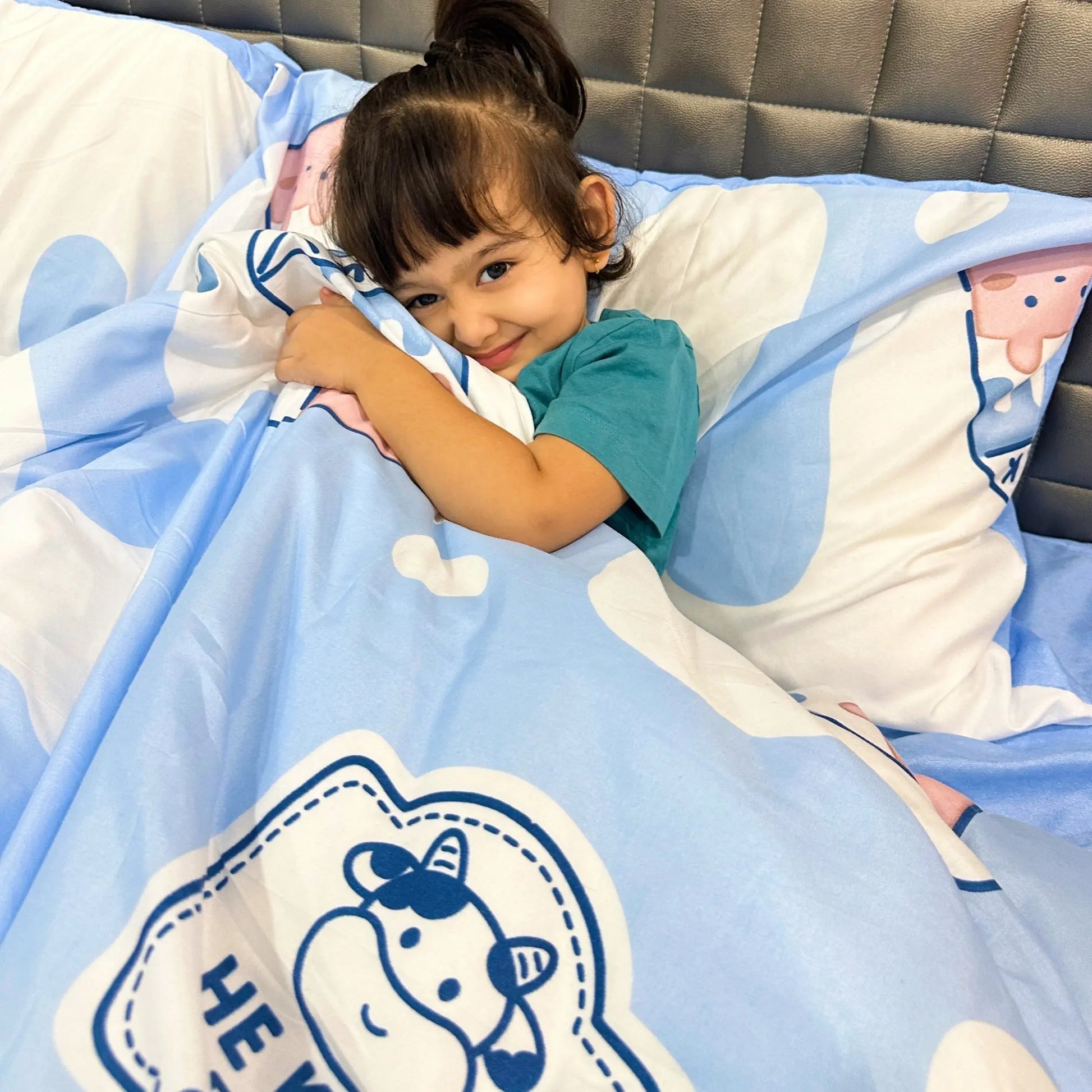 Cozy, Cute and Comfortable Bedding Set designed for a dynamic kids' room look