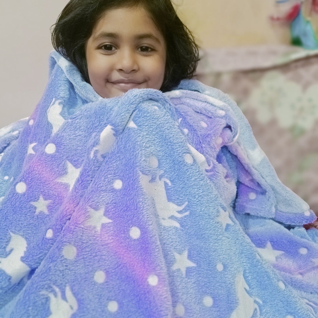 Famyo Unicorn Glow in The Dark Blanket for Kids | 200 x 152cm, 0-15 Years, Queen Size Flannel Blanket | Birthday Gift for Kids Bed, Sofa, or Couch