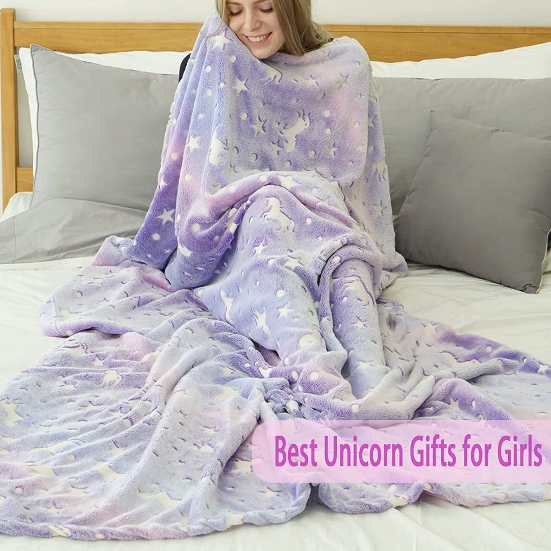 Famyo Unicorn Glow in The Dark Blanket for Kids | 200 x 152cm, 0-15 Years, Queen Size Flannel Blanket | Birthday Gift for Kids Bed, Sofa, or Couch