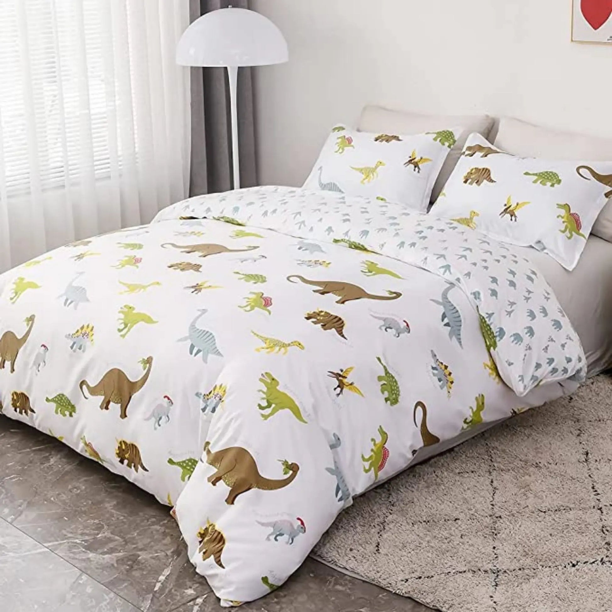 Famyo's Premium Kids' Bedding Set with comfortable Comforter and fitted bedsheet for a stylish bedroom.