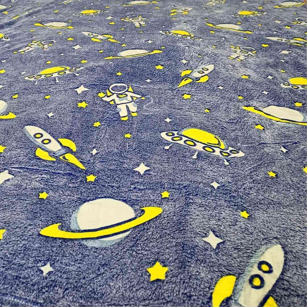 Famyo glow in dark blanket – space adventure theme in soft microfiber