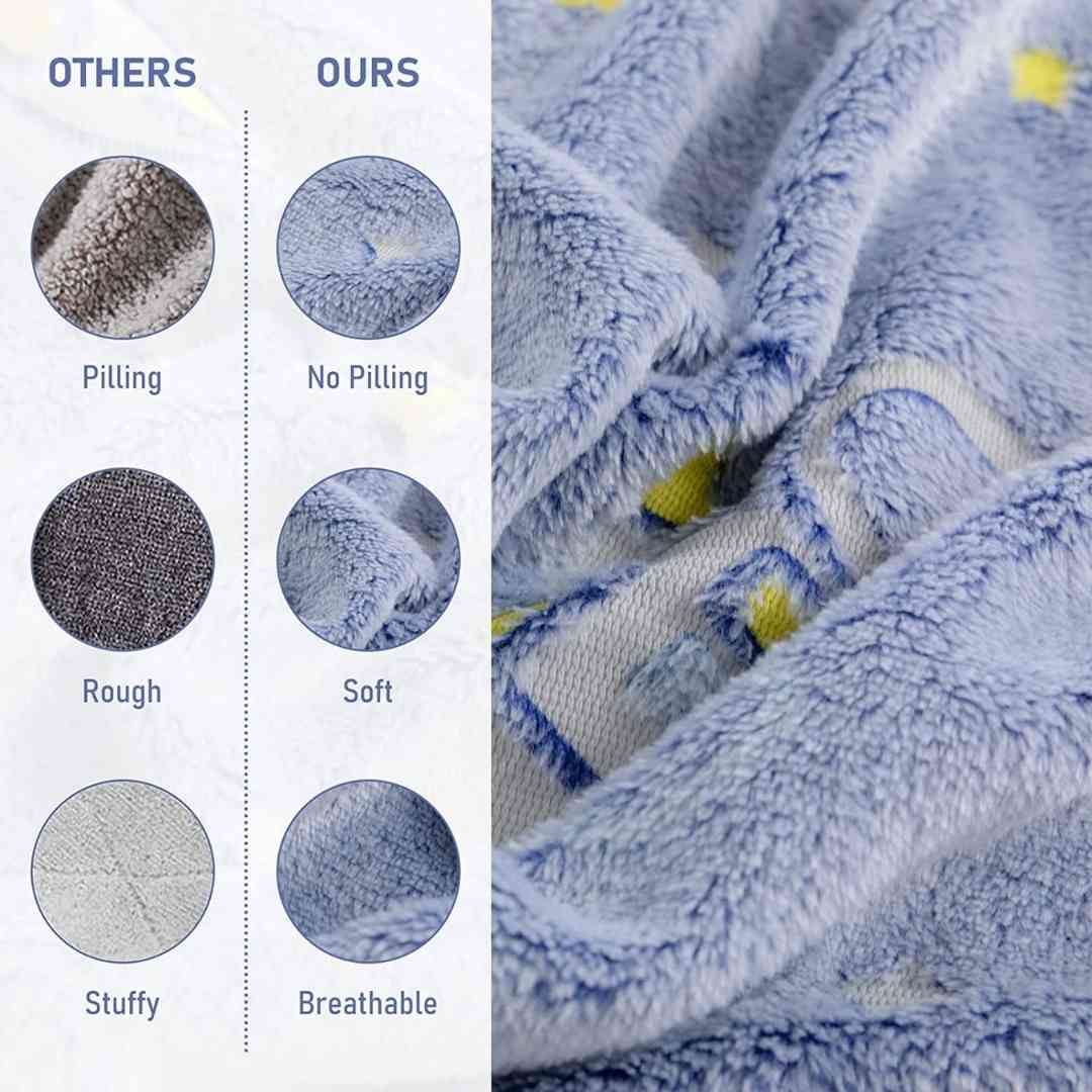 Soft astronaut glow blanket – flannel material and starry design by Famyo