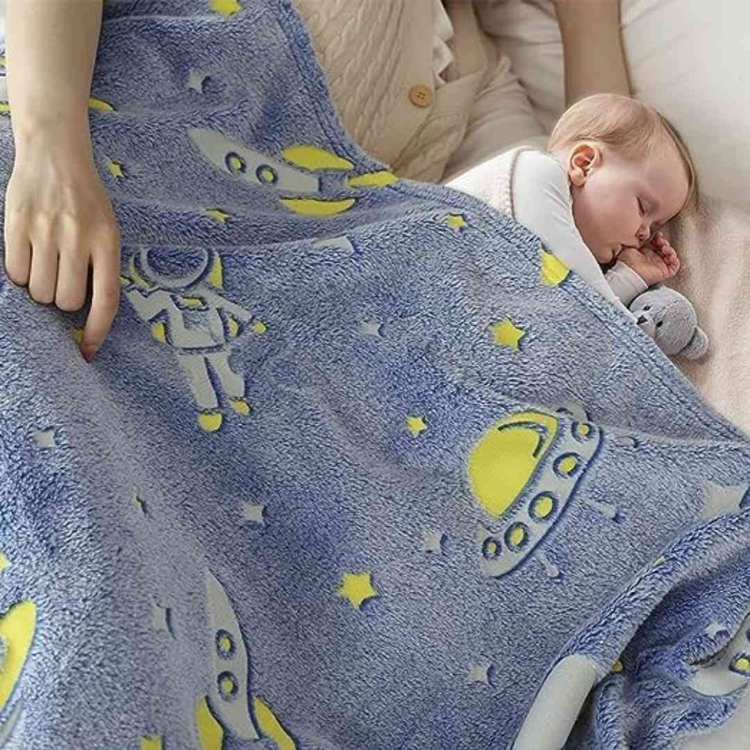 Famyo queen size glow blanket – astronaut and planets glow under darkness