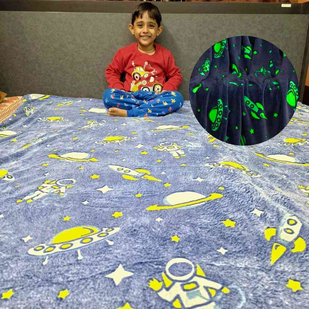 Famyo AC blanket – glow in the dark astronaut print for bedtime magic