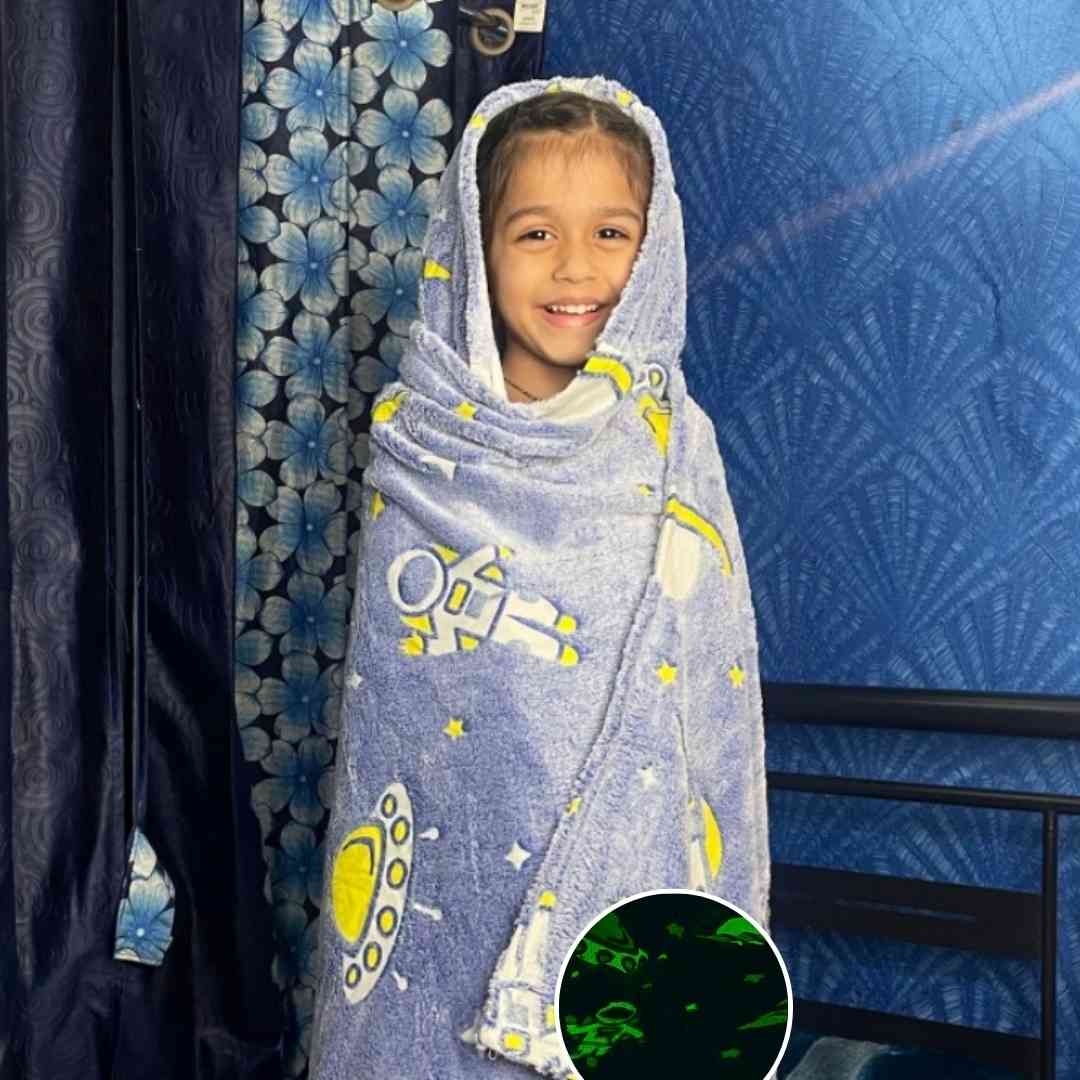 Famyo kids AC blanket – space design with astronaut and stars that glow