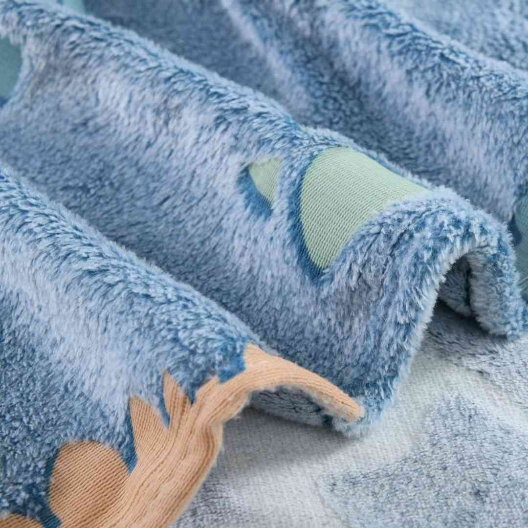 Famyo glow blanket – big dinosaur design for fun bedtime stories