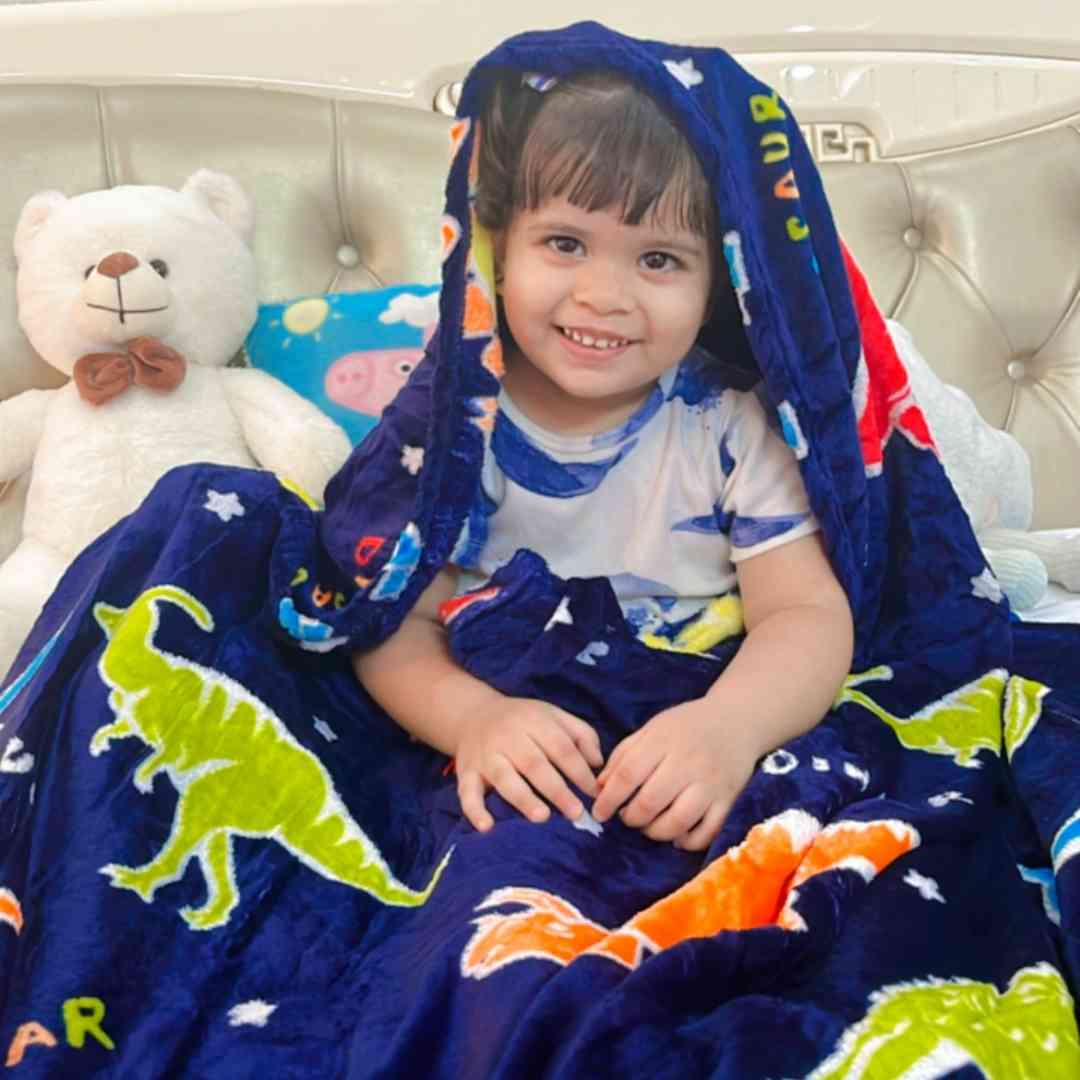 Dino-themed glow blanket for boys and girls – dark blue flannel by Famyo