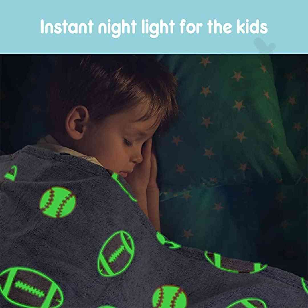 Queen-size glow blanket – football field and stars glow by Famyo