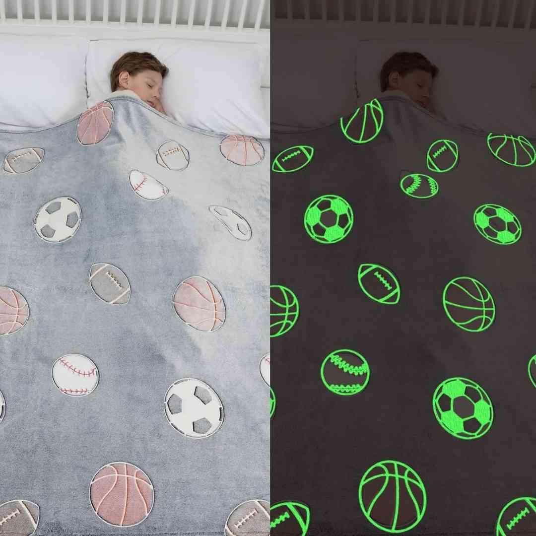 Famyo queen-size blanket – football graphics and glow in the dark magic