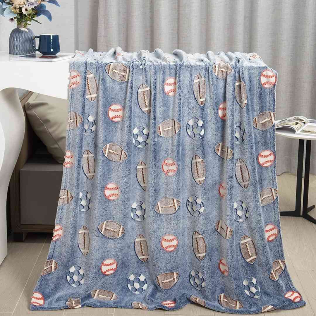 Famyo glow blanket for boys – queen size with sports-themed fun