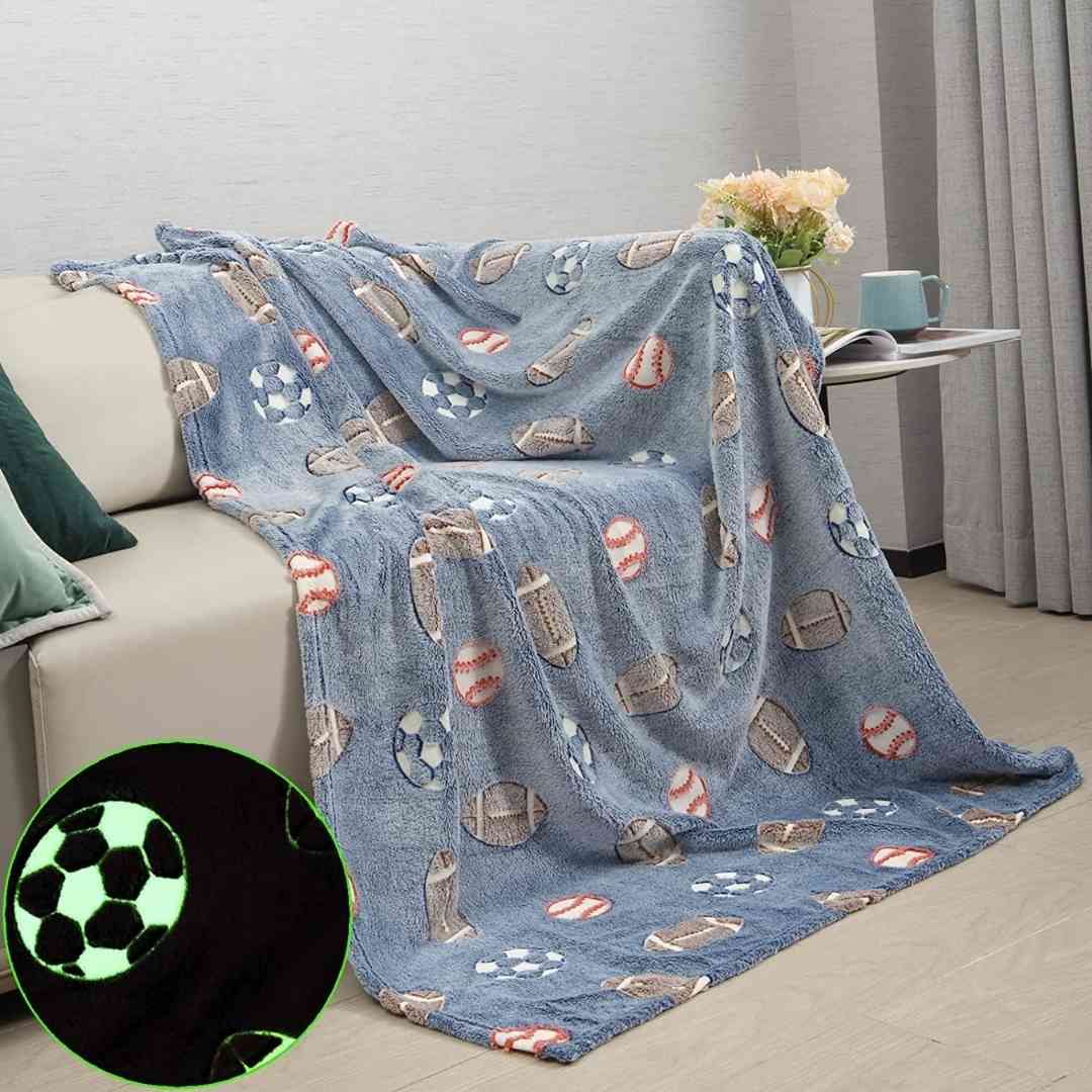 Famyo glow blanket – football theme with glowing stars for active boys and girls