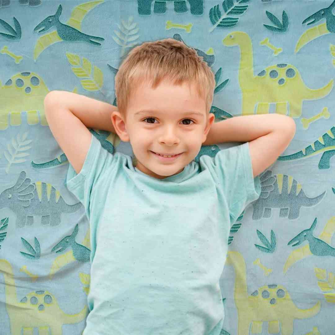 Famyo green dinosaur glow blanket – ultra-soft for dreamy nights