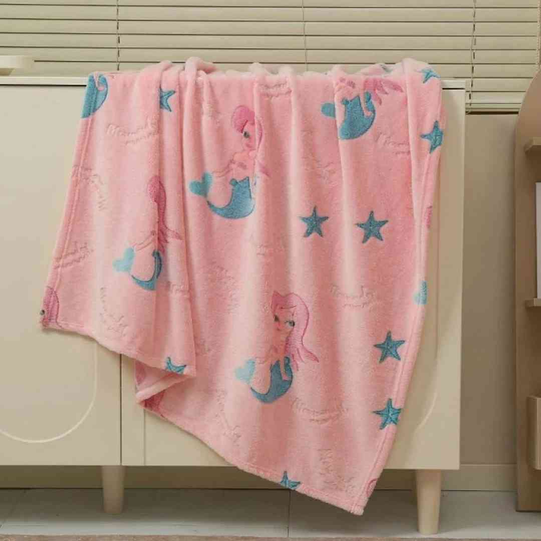 Famyo queen-size kids blanket – soft mermaid theme with glow features
