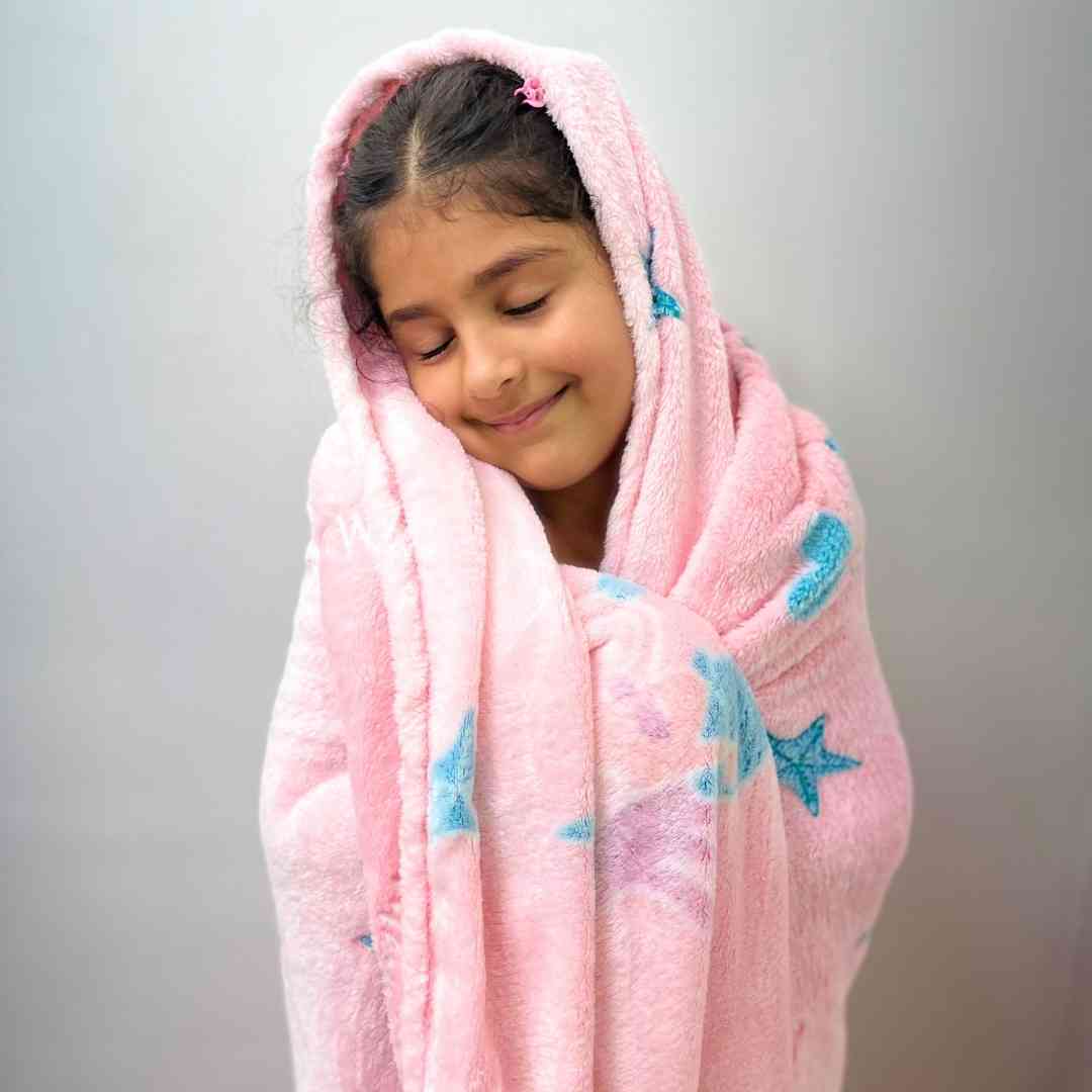 Mermaid glow blanket – dreamy nighttime comfort by Famyo for 0–15 year olds