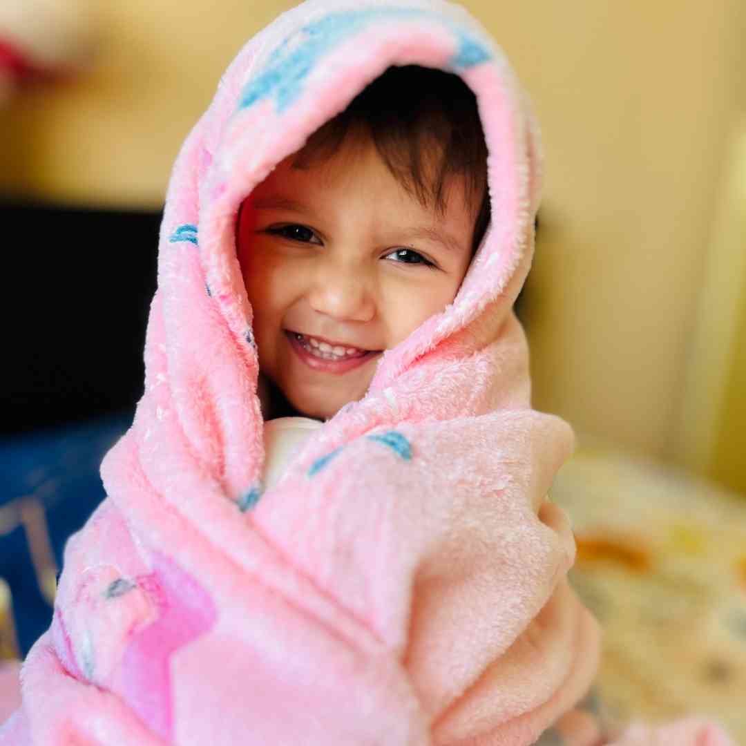 Famyo kids blanket – glowing mermaid design in soft flannel for dreamy nights