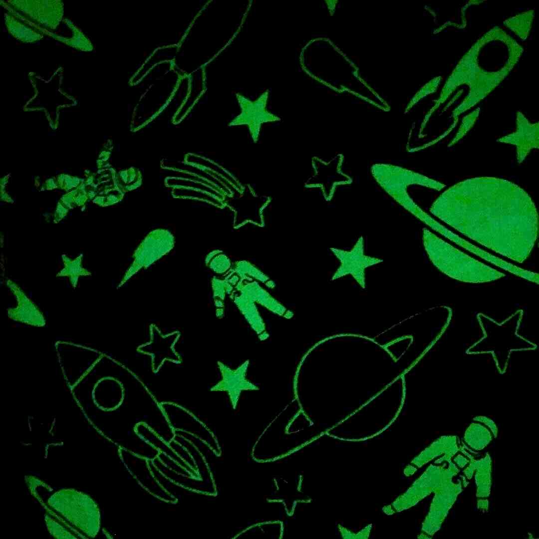 Kids glow blanket set – one unicorn and one space-themed AC blanket