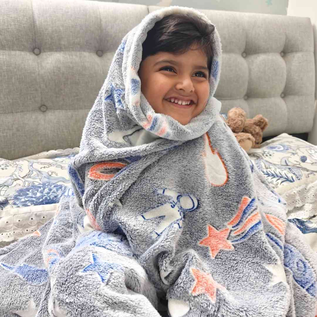 Famyo kids blanket – rocket launch design with glowing stars and moon