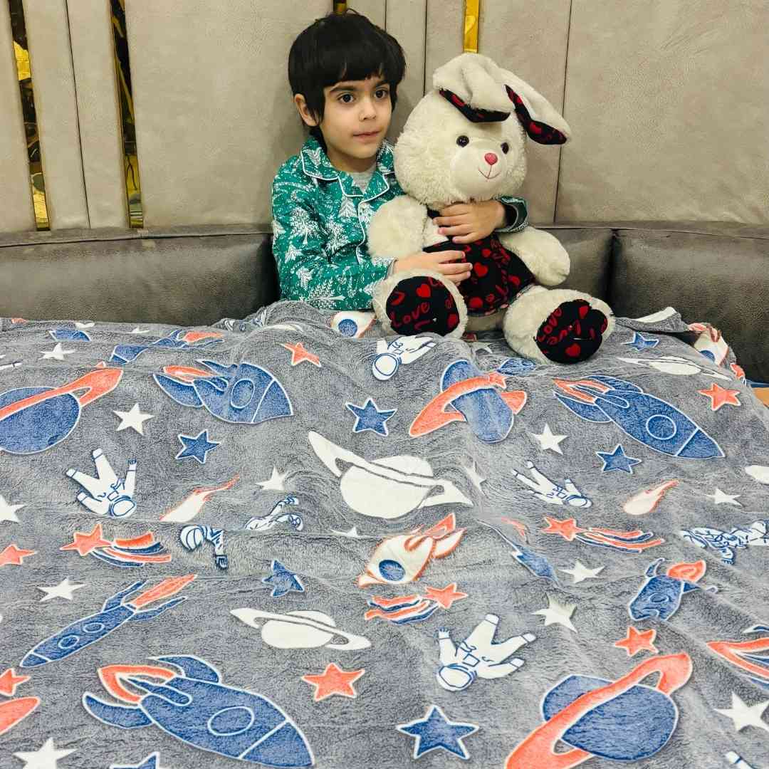 Rocket launch glow blanket – AC-friendly kids bedding in queen size