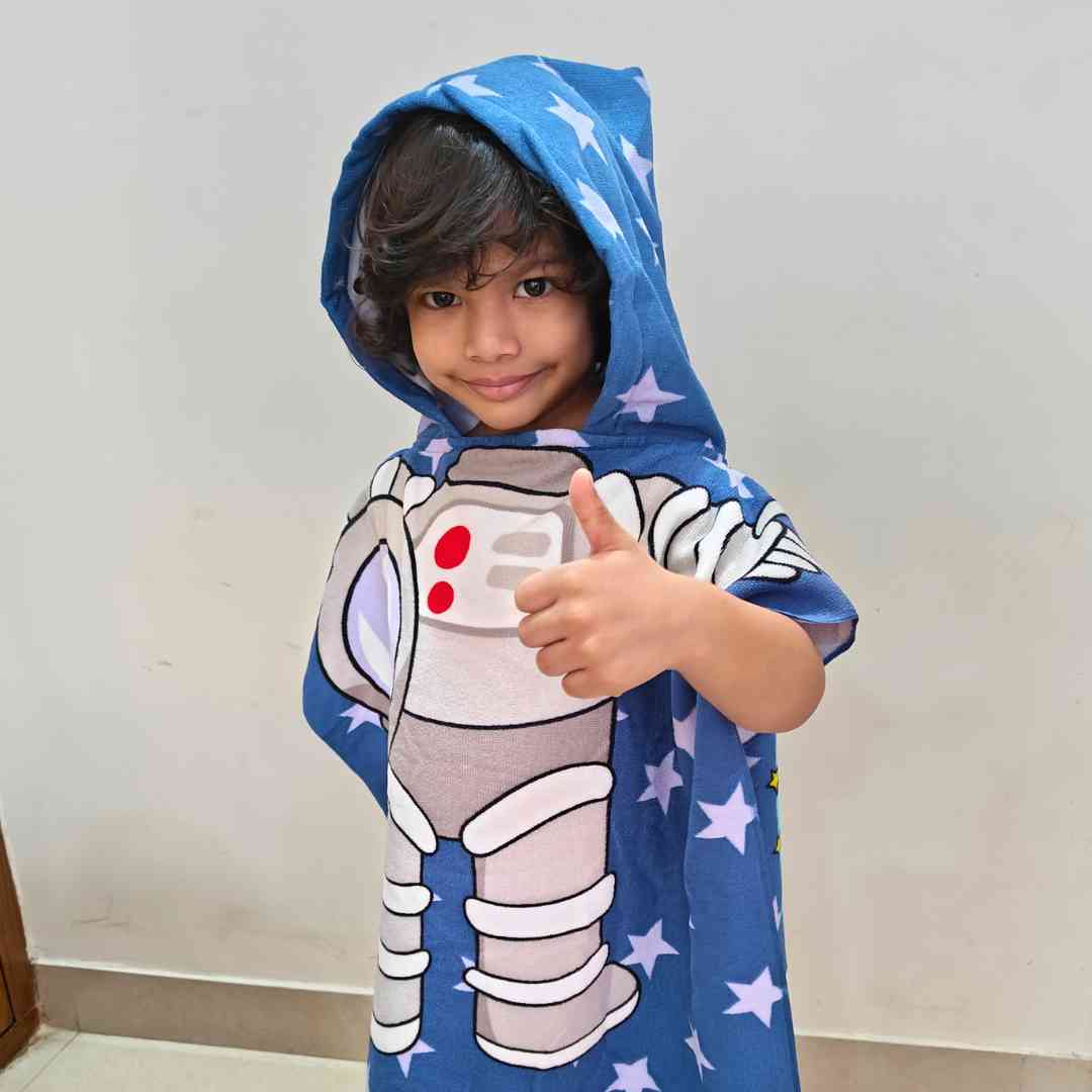 Kids hooded towel with astronaut print, wearable beach towel for 0-6 yrs