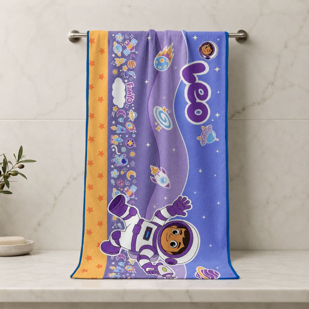 Leo the Astronaut kids towel featuring soft quick-dry terry fabric, lightweight absorbent design, 70 × 140 cm size, and ideal for bath, beach, pool, swimming, travel, and everyday use.